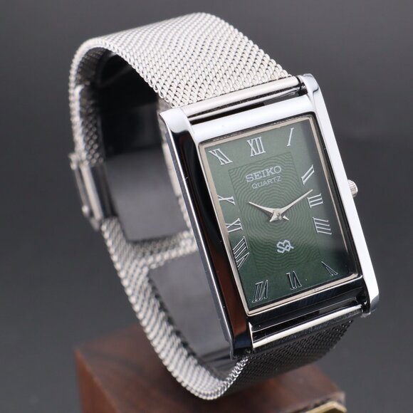Vintage Seiko Slim Quartz Gentlemen's Wrist Watch  - FREE SHIPPING - Picture 1 of 13